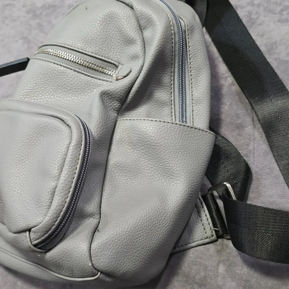 Kenneth Cole Reaction Gray Medium Size Backpack Travel Bag